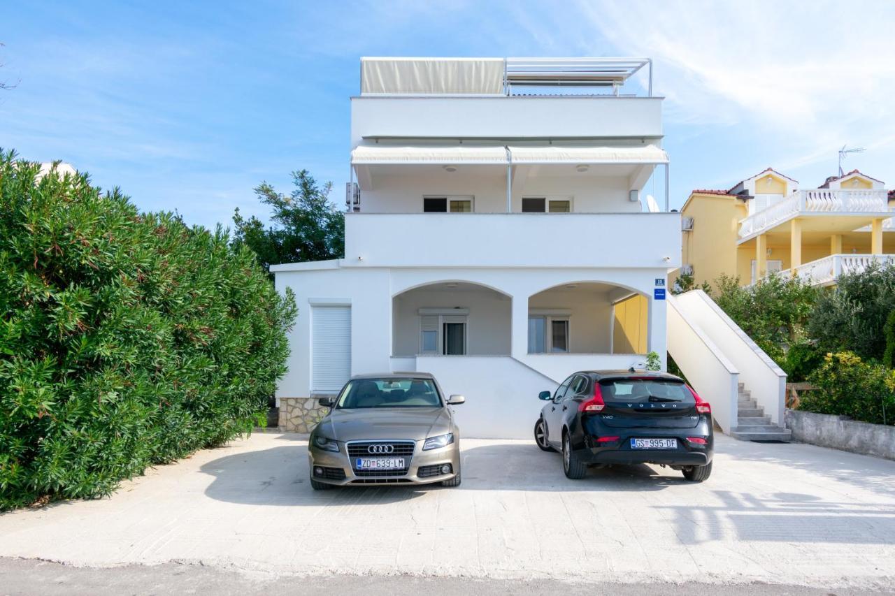 Apartments By The Sea Mandre, Pag - 4093 Колан Екстериор снимка