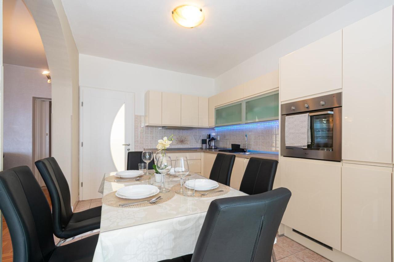 Apartments By The Sea Mandre, Pag - 4093 Колан Екстериор снимка
