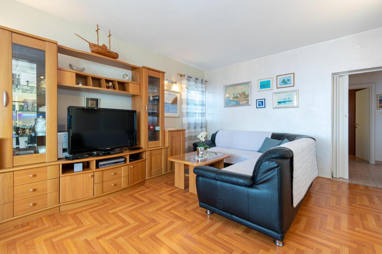 Apartments By The Sea Mandre, Pag - 4093 Колан Екстериор снимка