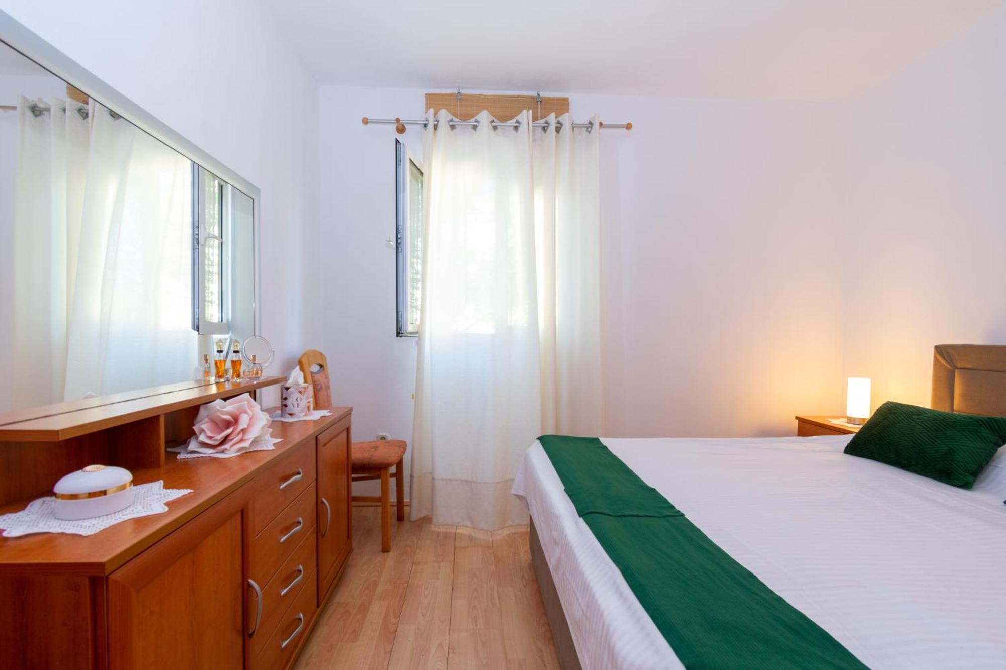 Apartments By The Sea Mandre, Pag - 4093 Колан Стая снимка